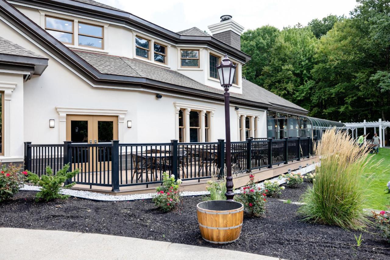Chateau Merrimack Hotel & Spa Tyngsboro Exterior foto